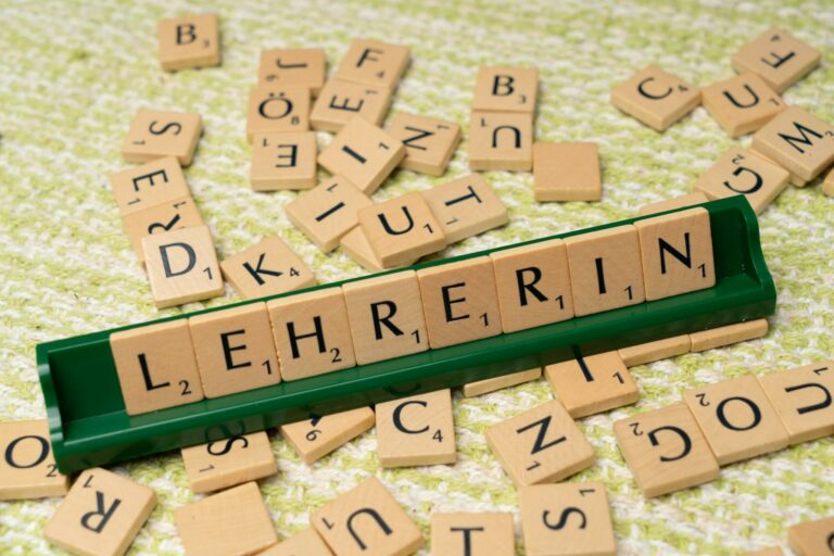 A scrabble board with the word lehrerin written on it